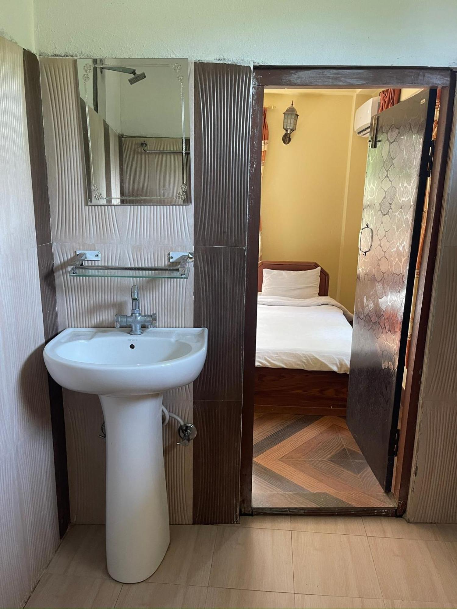 Tara Guesthouse - Sauraha,Chitwan Exterior photo